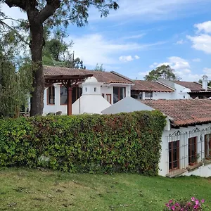 https://amplia-casa-antigua-guatemala-con-pergola-y-jardin.guatemalaantiguahotels.com